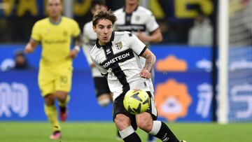 MILAN, ITALY - JANUARY 10: Adri¨¢n Bernab¨¦ Garcia of Parma Calcio 1913 in action during the Coppa Italia Frecciarossa 2022-23 match between FC Internazionale and Parma Calcio 1913 at Stadio Giuseppe Meazza on January 10, 2023 in Milan, Italy. (Photo by Giuseppe Bellini/Getty Images)