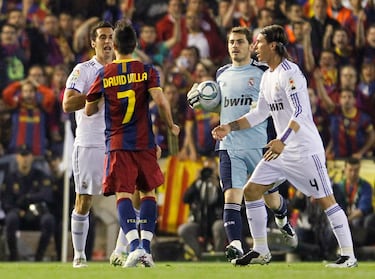 Arbeloa vuelve a Mestalla: del pique con Villa a aquella patada a Iker Casillas 