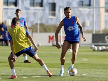 Saúl Ñíguez, con el futuro en el aire, en la sesión de hoy.
