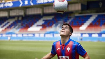 Eibar, Guipuzcoa ,Spain, 16/07/2019 . Alvaro Tejero during the PRESENTATION PLAYERS S.D EIBAR at Ipurua stadium.
