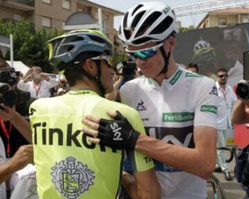 Saludo de Alberto Contador y Chris Froome.