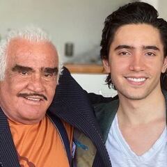 Alex Fernández asegura que su abuelo, Vicente Fernández, se comunicó con él