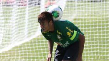 Neymar, un día de superhéroe en el entrenamiento de Brasil