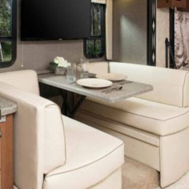 Richie Porte duerme en una caravana “para evitar el estrés”