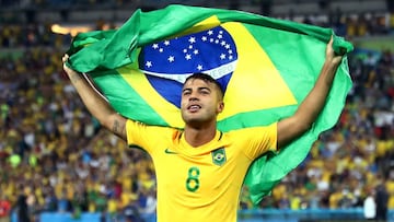 Rafinha, celebrando el oro olímpico con Brasil.