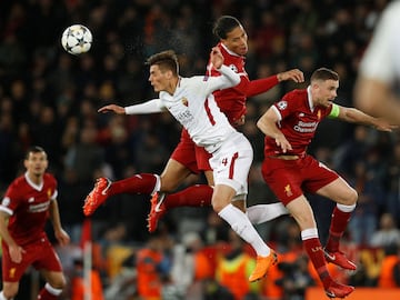 Patrik Schick, Virgil van Dijk y Jordan Henderson.