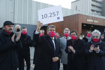 Joan Laporta precandidato a la presidencia del Barcelona presentó 10.257 firmas de socios apoyando su candidatura