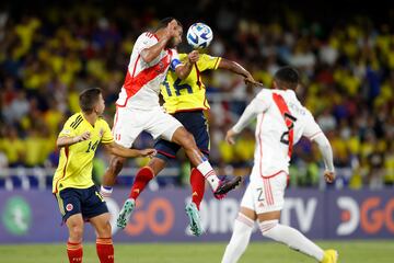 Colombia derrotó a Perú en su segundo partido del campeonato, sumando así sus primeros tres puntos.
