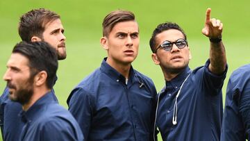 BARCELONA, SPAIN - APRIL 18:  Paulo Dybala and Dani Alves of Juventus walk on the pitch prior to the Juventus press conference at the Camp Nou on April 18, 2017 in Barcelona, Spain.  (Photo by David Ramos/Getty Images)