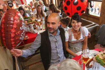 MUNICH, GERMANY - SEPTEMBER 30:  Josep Guardiola, head coach of FC Bayern Muenchen attends with his wife Cristina Guardiola the Oktoberfest 2015 Beerfestival at Kaefer Wiesenschaenke at Theresienwiese on September 30, 2015 in Munich, Germany.  (Photo by Alexander Hassenstein/Bongarts/Getty Images)