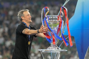 El entrenador español Luis Enrique celebra la victoria del Paris Saint-Germain.