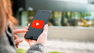 Cómo escuchar YouTube con el móvil bloqueado gratis desde la app