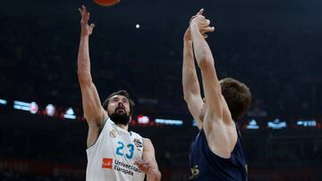 Sergio Llull lanza a canasta.