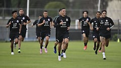 Rogelio Funes Mori entrena con sus compa&ntilde;eros de la Selecci&oacute;n Mexicana