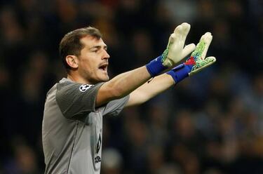 Anfield awards Casillas with another rousing ovation