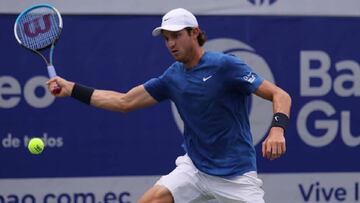 El chileno avanzó a los octavos de final del Challenger de Salinas II tras vencer sin sobresaltos al brasileño Orlando Luz.