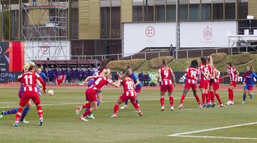 Gol de Graham de falta directa para poner el segundo gol de las blaugranas en el marcador. 