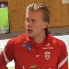 Haaland se entrena en el gimnasio con Barça TV de fondo