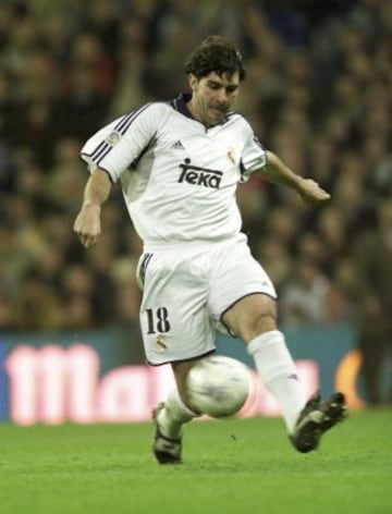 Comenzó en el Bilbao Athletic en la temporada 1992/93 para subir al primer equipo en la 93/94 donde estuvo hasta la 96/97. Fichó por el Real Madrid en la 97/98 y jugó hasta la temporada 2001/02. Volvió al Athletic Club en la 2002/03.