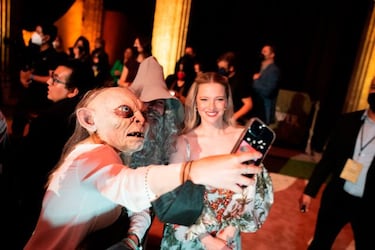 El Señor de los Anillos: Los Anillos de Poder, caminando entre elfos