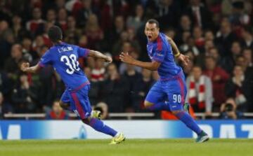 Felipe Pardo hizo gol y asistencia en el Emirates Stadium 