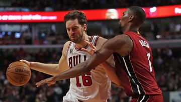 Pau Gasol ante Chris Bosh.