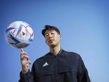 El jugador surcoreano, Son Heung Min, con el balón. 