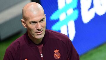 Real Madrid&#039;s French coach Zinedine Zidane takes part in a training session of his team on February 23, 2021 at the Atleti Azzurri d&#039;Italia stadium in Bergamo, on the eve of the UEFA Champions League round of 16  first leg football match Atalant