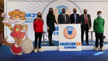 Imagen del acto de presentaci&oacute;n de la mascota y el logotipo de los Mundiales de B&aacute;dminton de Huelva 2021.