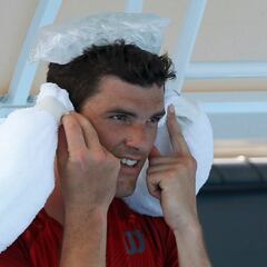 Cuando el calor puso en jaque al tenis en Australia: “Hasta que alguien muera seguirán con esto”