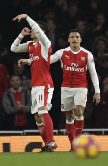 Alexis Sánchez nuevamente fue figura en Arsenal.