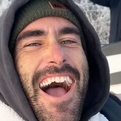 Surf a -6ºC en una ola gigante accesible por un camino de cabras