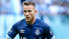 Barcelona confirm Arthur move from Gremio