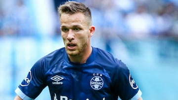 Barcelona confirm Arthur move from Gremio