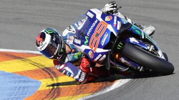 Jorge Lorenzo con la Yamaha en Valencia.