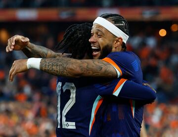 Memphis celebra un gol a Canadá.