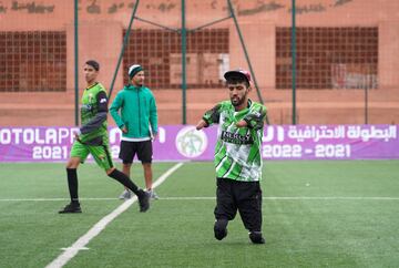 La historia de Abdelkhalek El Ouardi es inspiradora aferrándose a su sueño de convertirse en entrenador de fútbol. Este año se ha convertido en el técnico del conjunto sub15 del Raja Beni Mellal, un club de fútbol marroquí.