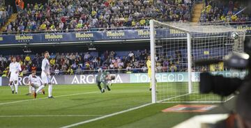 1-2. Roger Martínez marcó el primer gol.