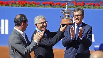 Orantes recibe el homenaje por los 50 años de su victoria