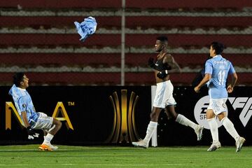 Corozo festeja el gol de la remontada. 