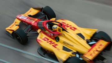 Álex Palou con el monoplaza de Chip Ganassi durante el GP de Detroit.