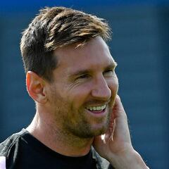 Pochettino to hold off on Messi PSG debut