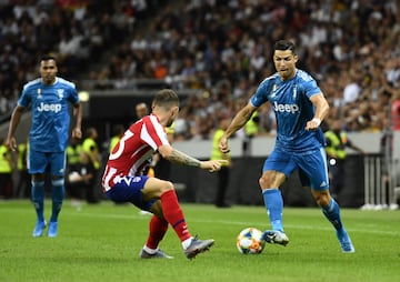 Cristiano Ronaldo y Kieran Trippier.