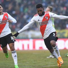 Con una ráfaga, River goleó a Aldosivi