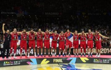 Serbia celebra el subcampeonato del mundial de basket.