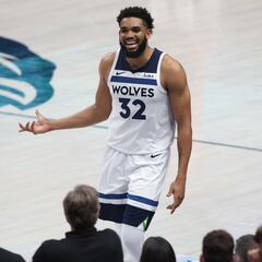 What are Karl-Anthony Towns’ three-point shooting stats?
