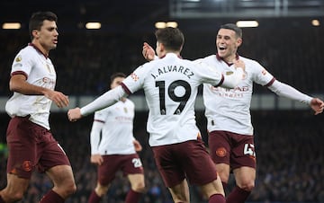 Julián Alvarez celebra un gol con el Manchester City.