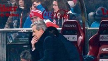 <b>CUESTIONADO. </b>Aguirre fue cuestionado por la afición atlética.