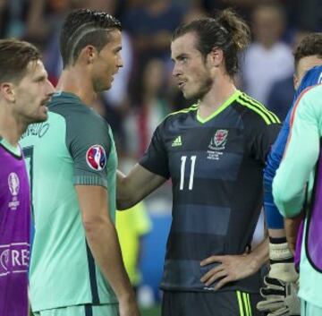 Cristiano Ronaldo y Gareth Bale al finalizar el encuentro.