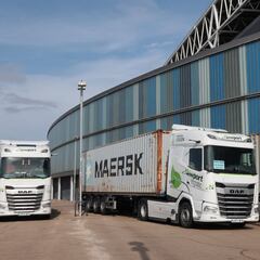 Varios tráilers y camiones con toneladas de ayuda para Valencia